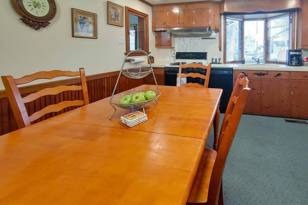 Huge Historic, W/Large Yard & Close To Beach Manistee Eksteriør bilde