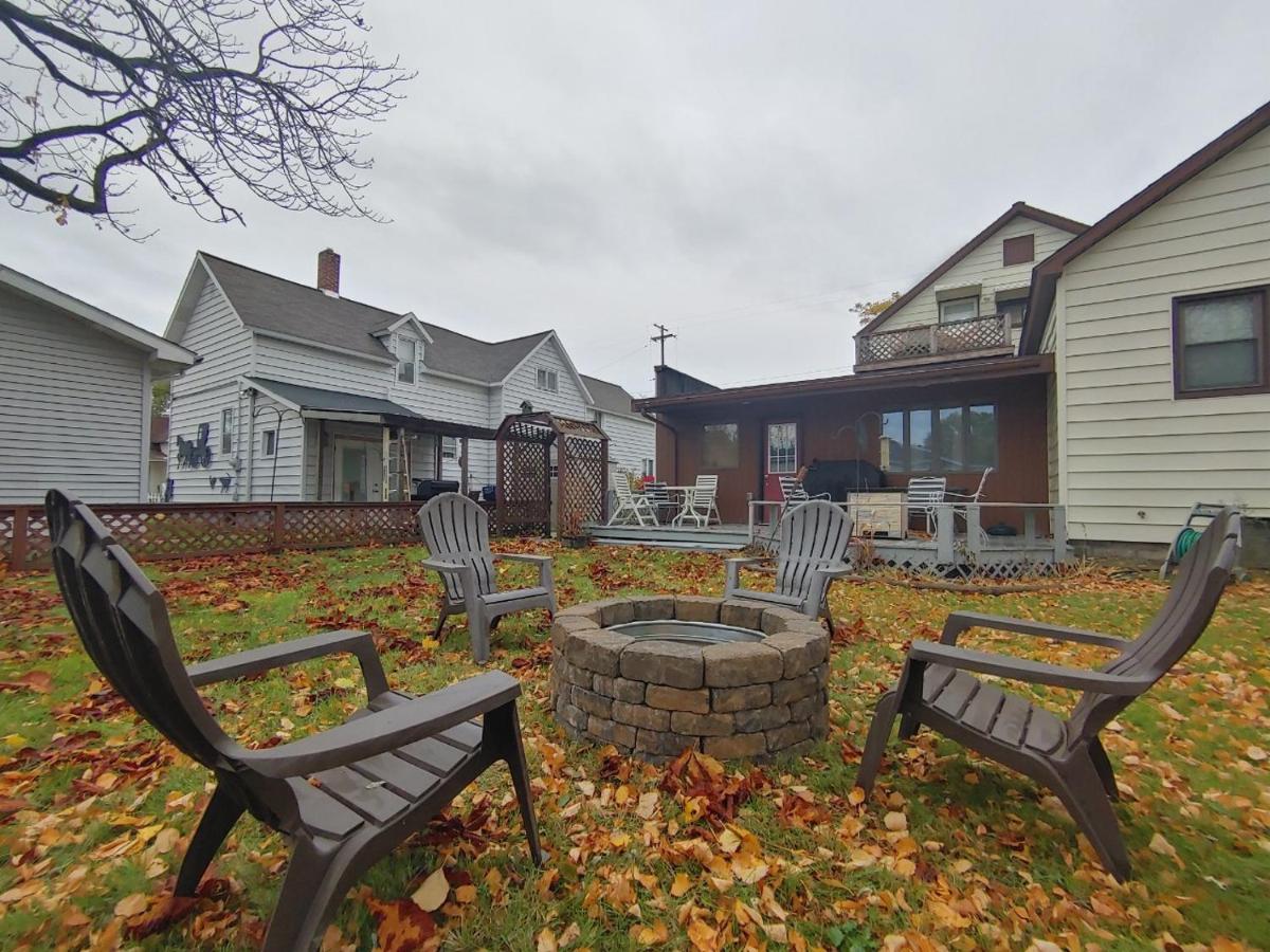 Huge Historic, W/Large Yard & Close To Beach Manistee Eksteriør bilde